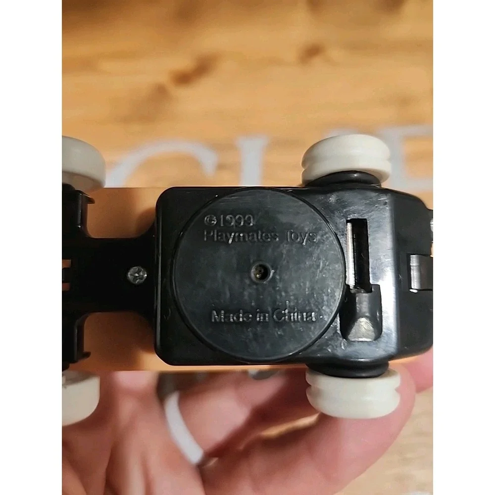 SKATER ON SKATEBAORD 3